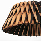 Suspension en bois ajouré motif zigzag noir et naturel – Ø46 cm