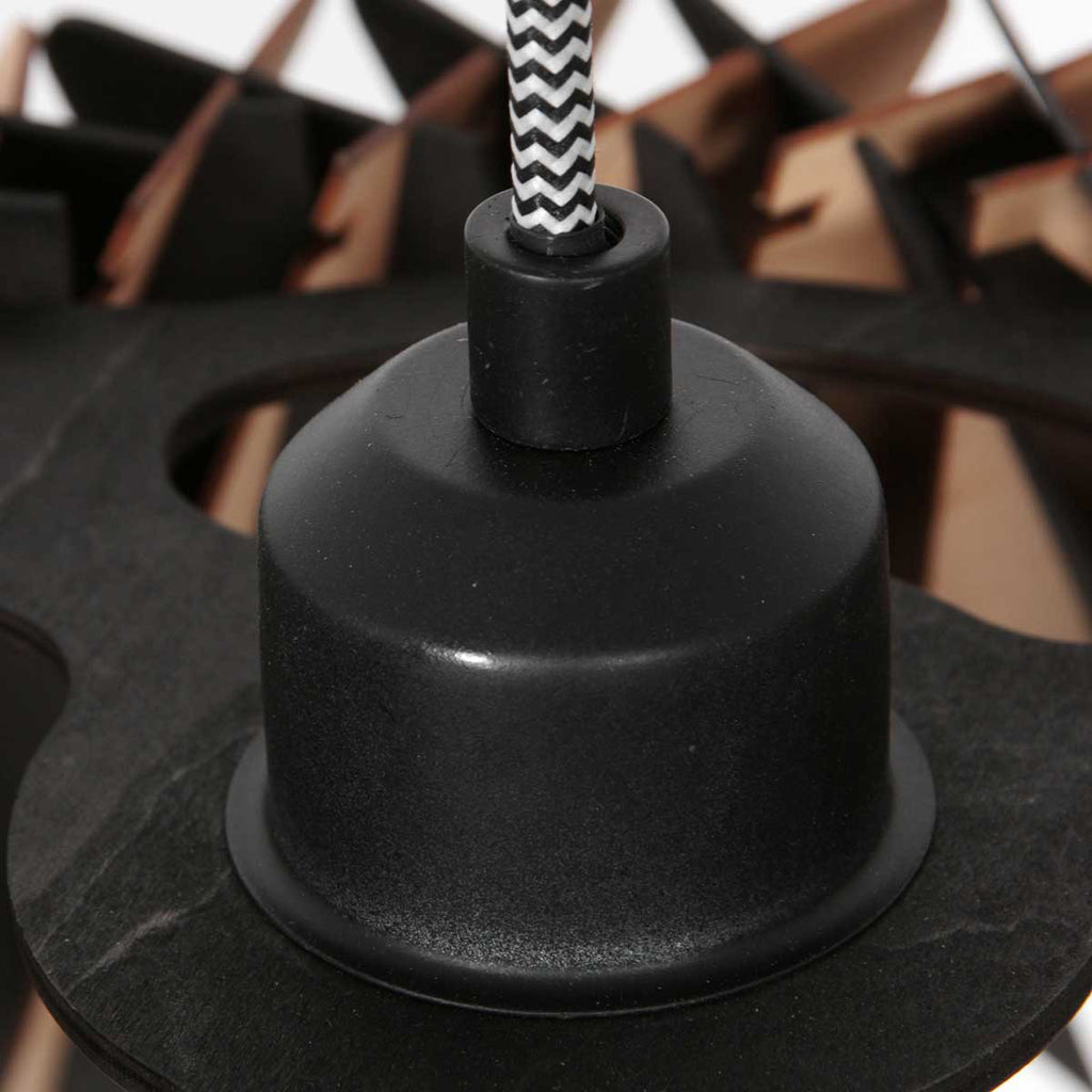 Suspension en bois ajouré motif zigzag noir et naturel – Ø46 cm