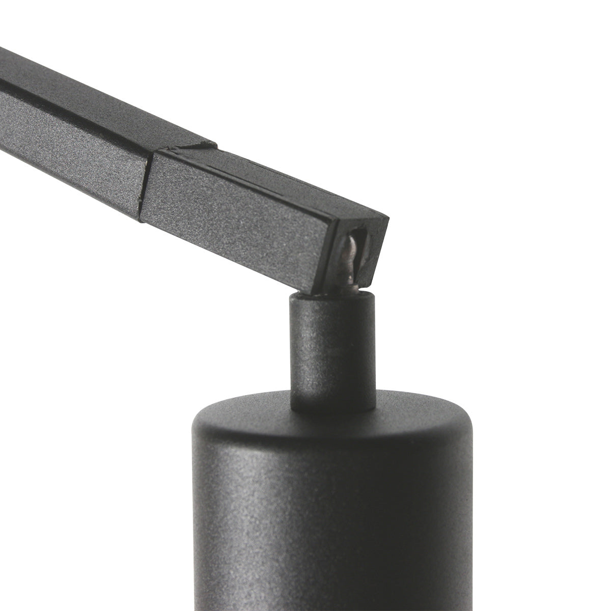 Lampadaire en métal noir à bras déporté avec abat-jour cannage – H173 cm