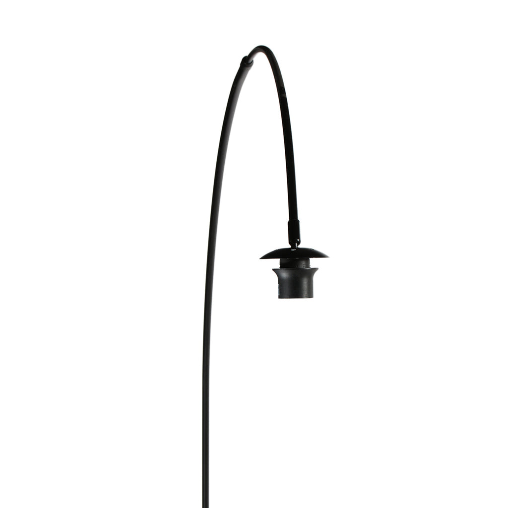 Lampadaire arqué en métal noir abat-jour rotin naturel – H193 cm
