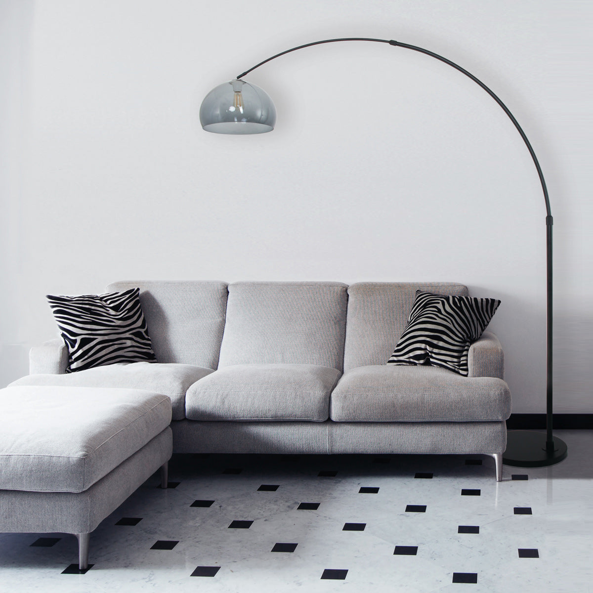 Lampadaire arqué en métal noir abat-jour dôme verre fumé – H230 cm