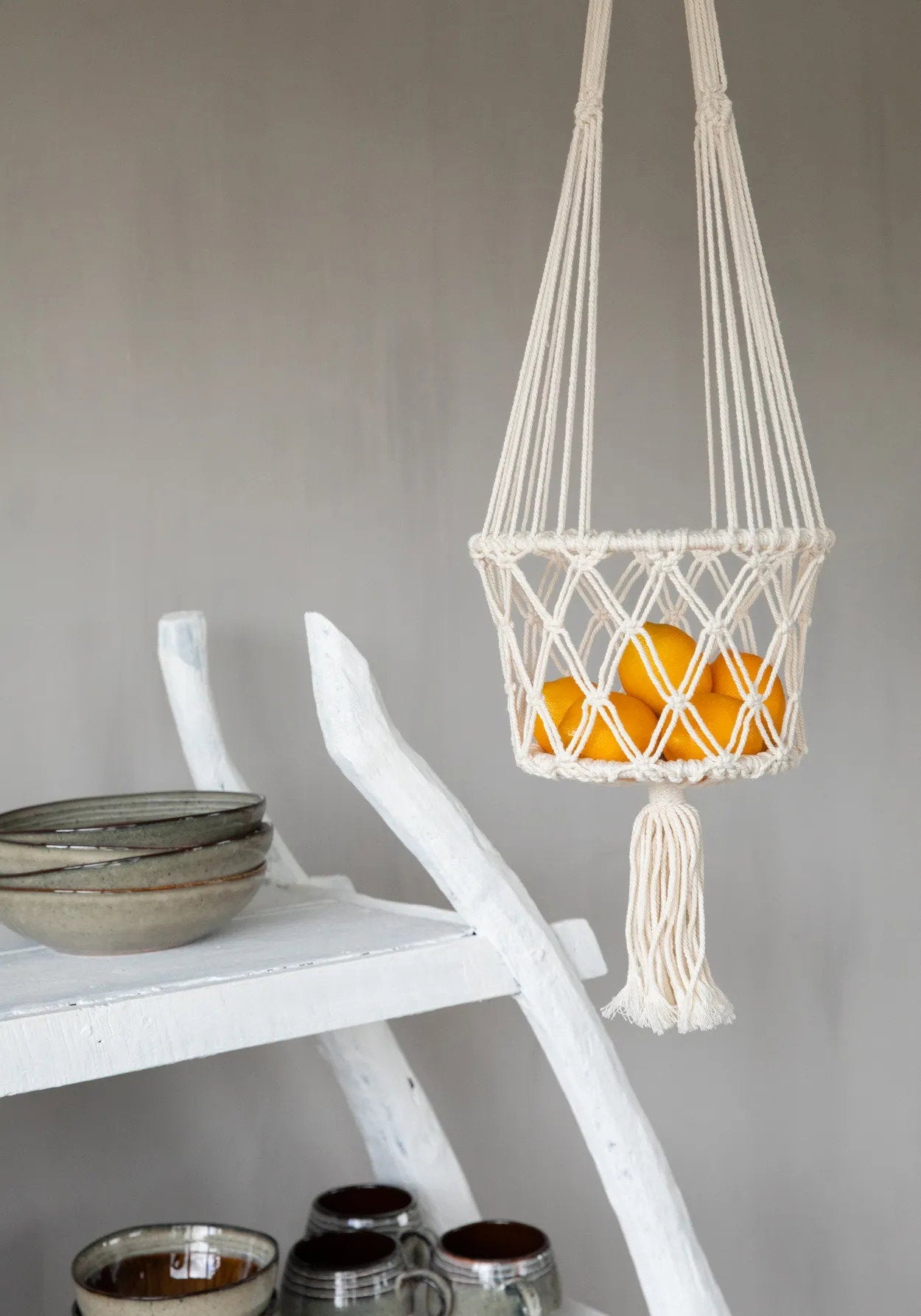 Suspension plante macramé coton blanc avec pompon décoratif – H100 cm