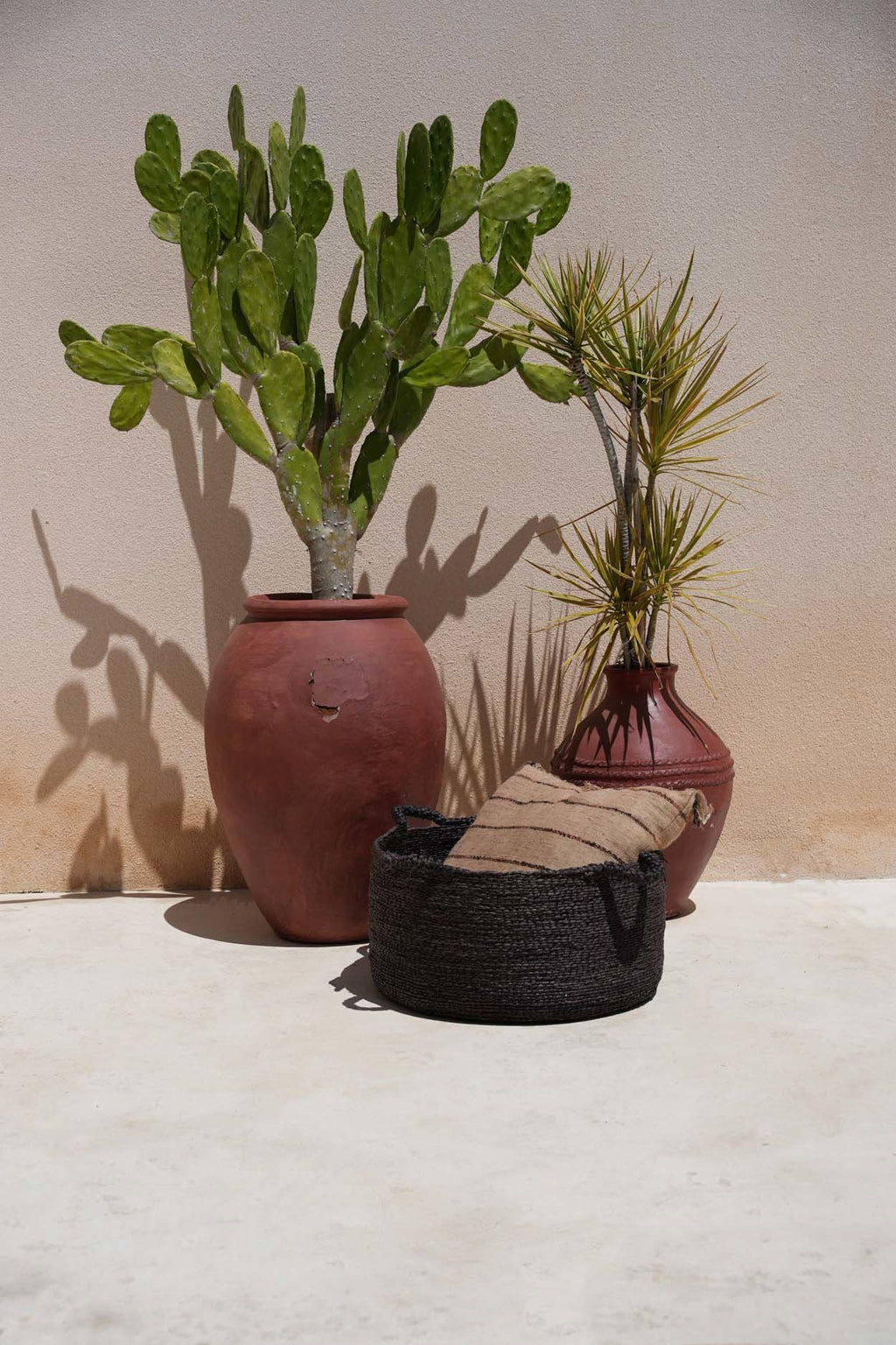Panier de rangement rond en rotin noir avec poignées – Ø60 cm