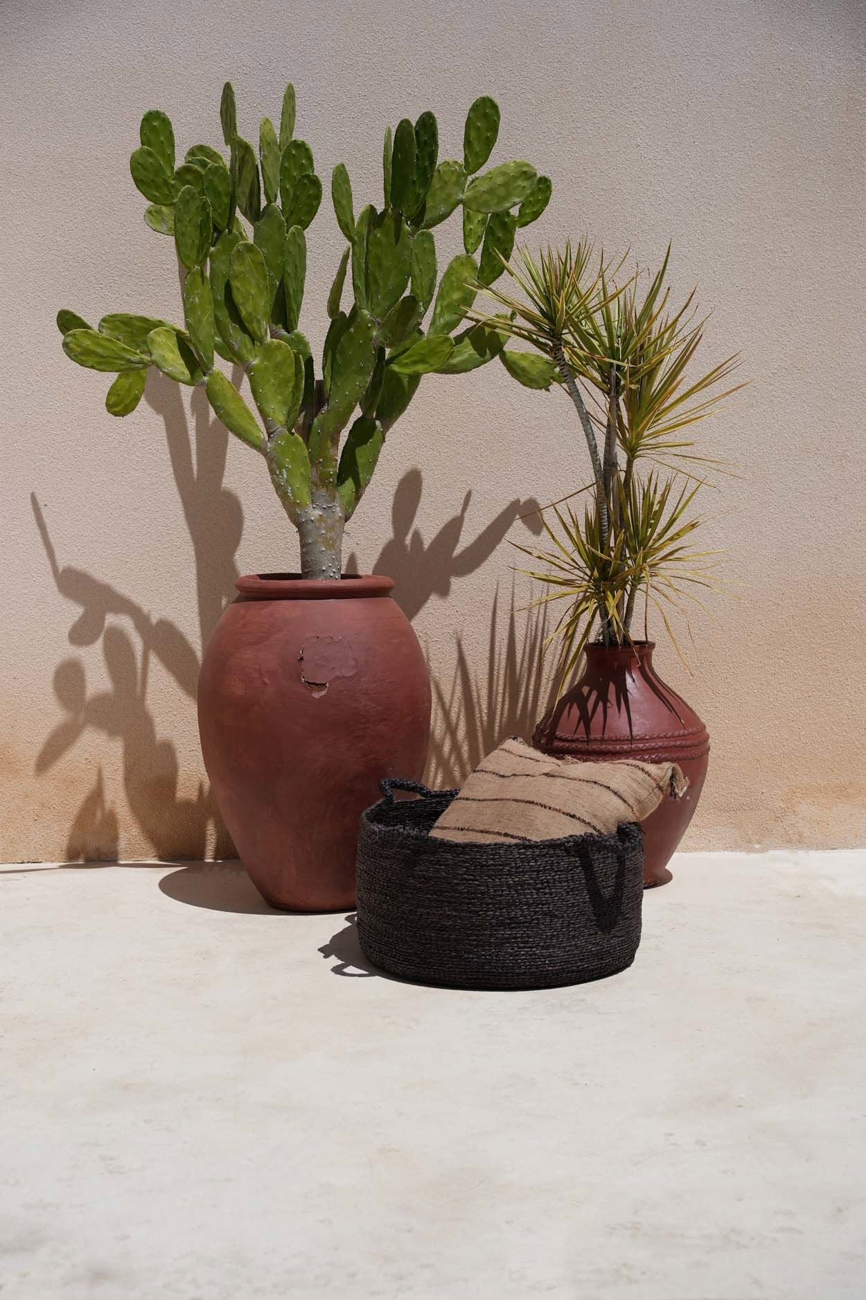 Panier de rangement rond en rotin noir avec poignées – Ø60 cm
