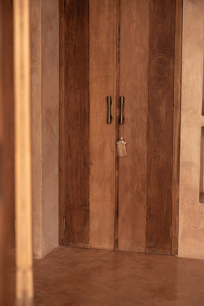 Gland décoratif en raphia naturel avec coquillage moucheté