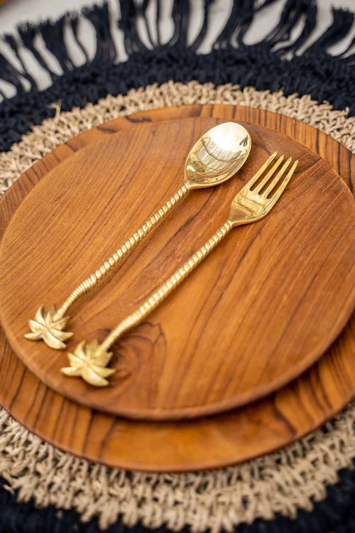 Assiette ronde en teck massif finition lisse veinée aspect artisanal – Ø30 cm