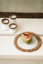Set de table rond en raphia et herbe marine blanc naturel avec franges en jute – Ø45 cm