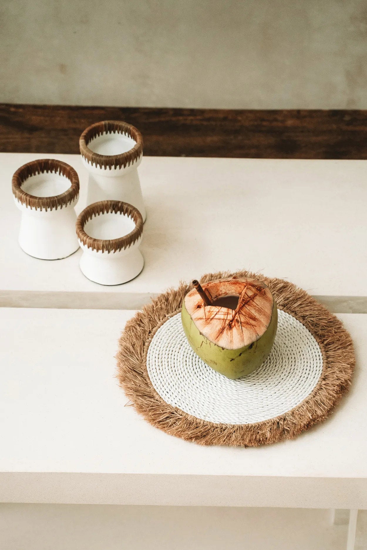 Set de table rond en raphia et herbe marine blanc naturel avec franges en jute – Ø45 cm