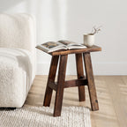 Banc en bois recyclé brun foncé pieds évasés look vintage – 45x20 cm