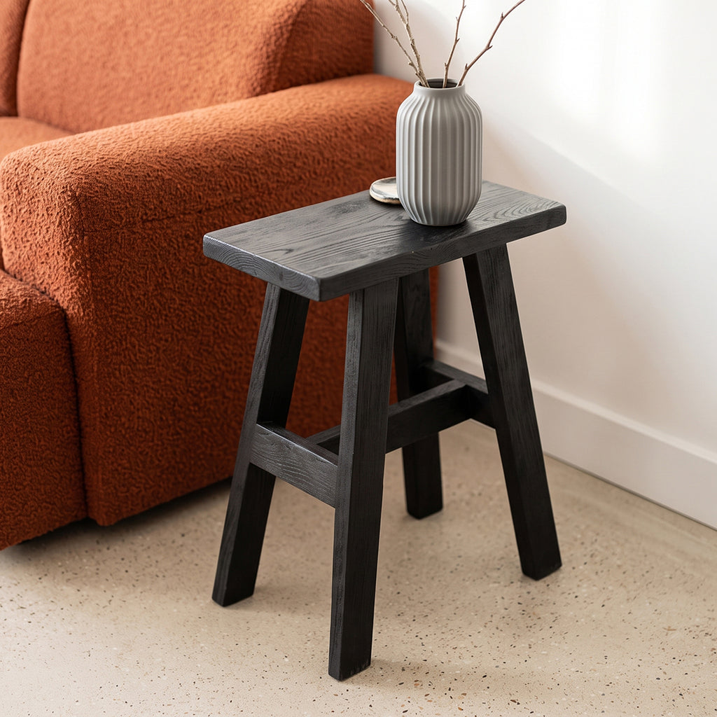 Banc en bois recyclé noir silhouette A pour entrée ou salon – 45x20 cm