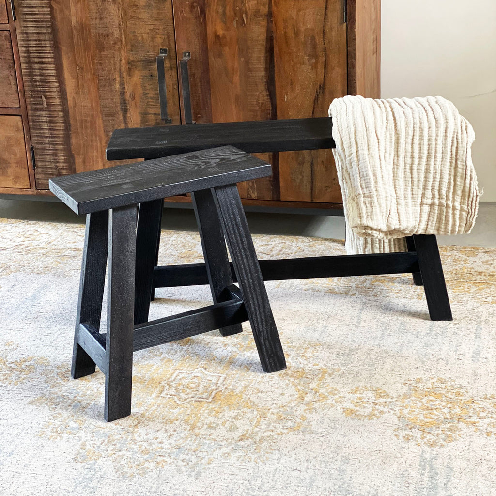 Banc en bois recyclé noir silhouette A pour entrée ou salon – 45x20 cm