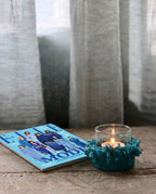 Bougeoir en verre et coton tricoté aqua 8 cm