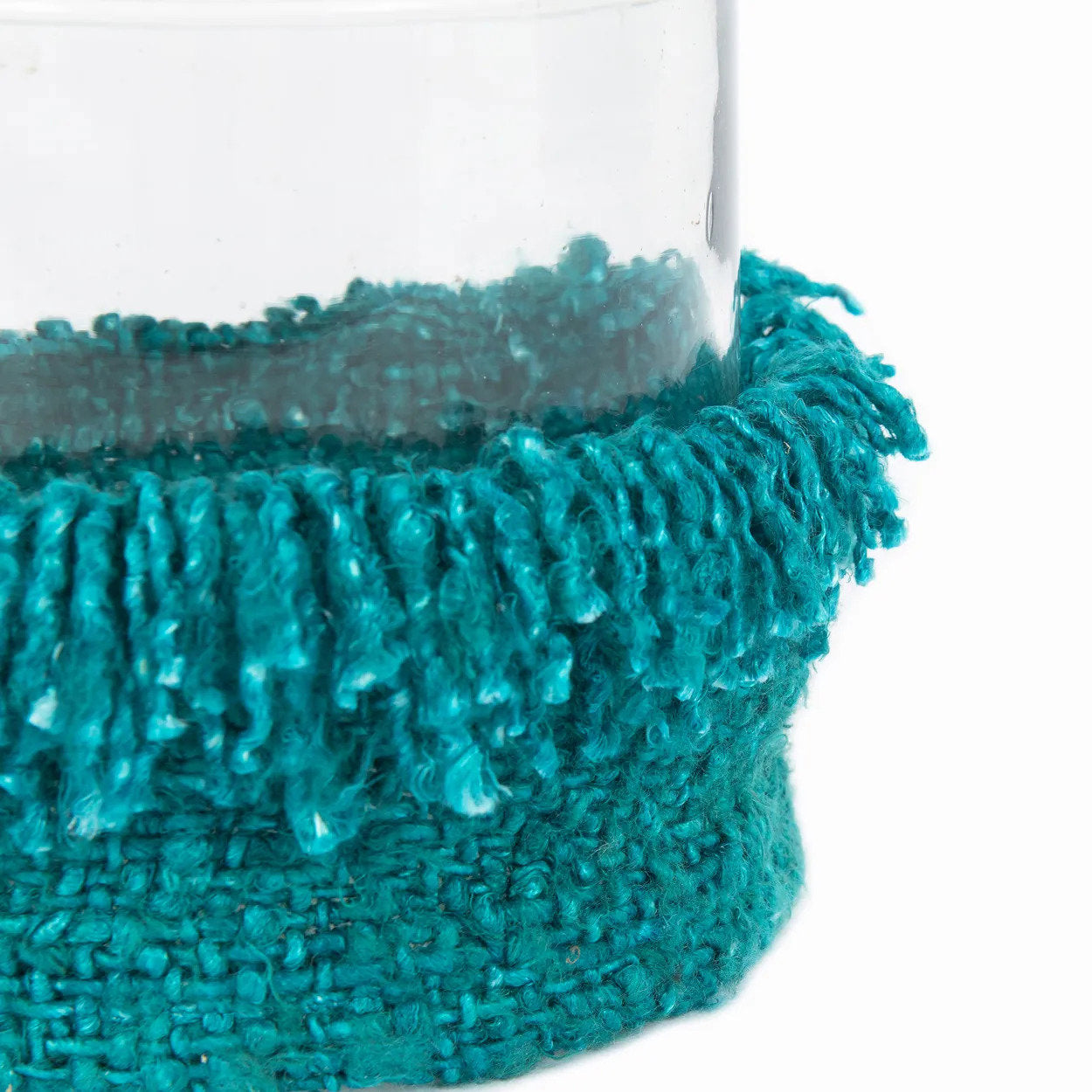 Photophore en verre avec manchon tissé turquoise à franges – H15 cm