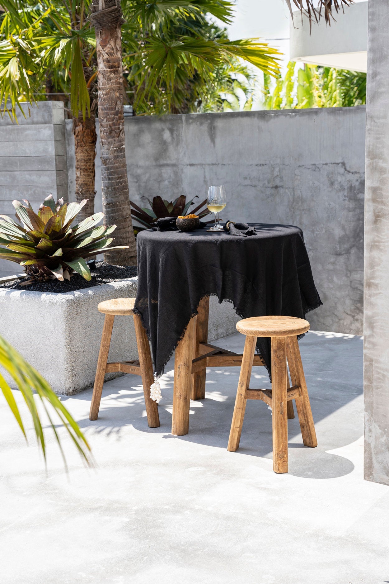 Nappe carrée en lin noir 150x150 cm pour table à manger
