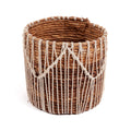 Panier cylindrique en macramé coton blanc et feuilles de bananier motif zigzag
