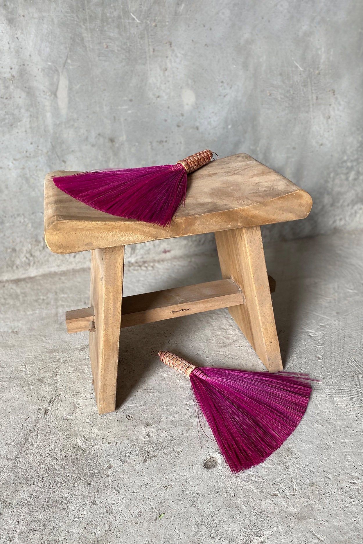 Tabouret en bois de Suar rectangulaire – Finition naturelle – 50x30 cm