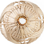 Suspension en rotin naturel tressé forme bouteille ondulée – H70 cm