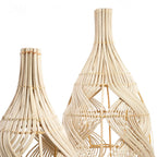 Suspension en rotin naturel tressé forme bouteille ondulée – H70 cm