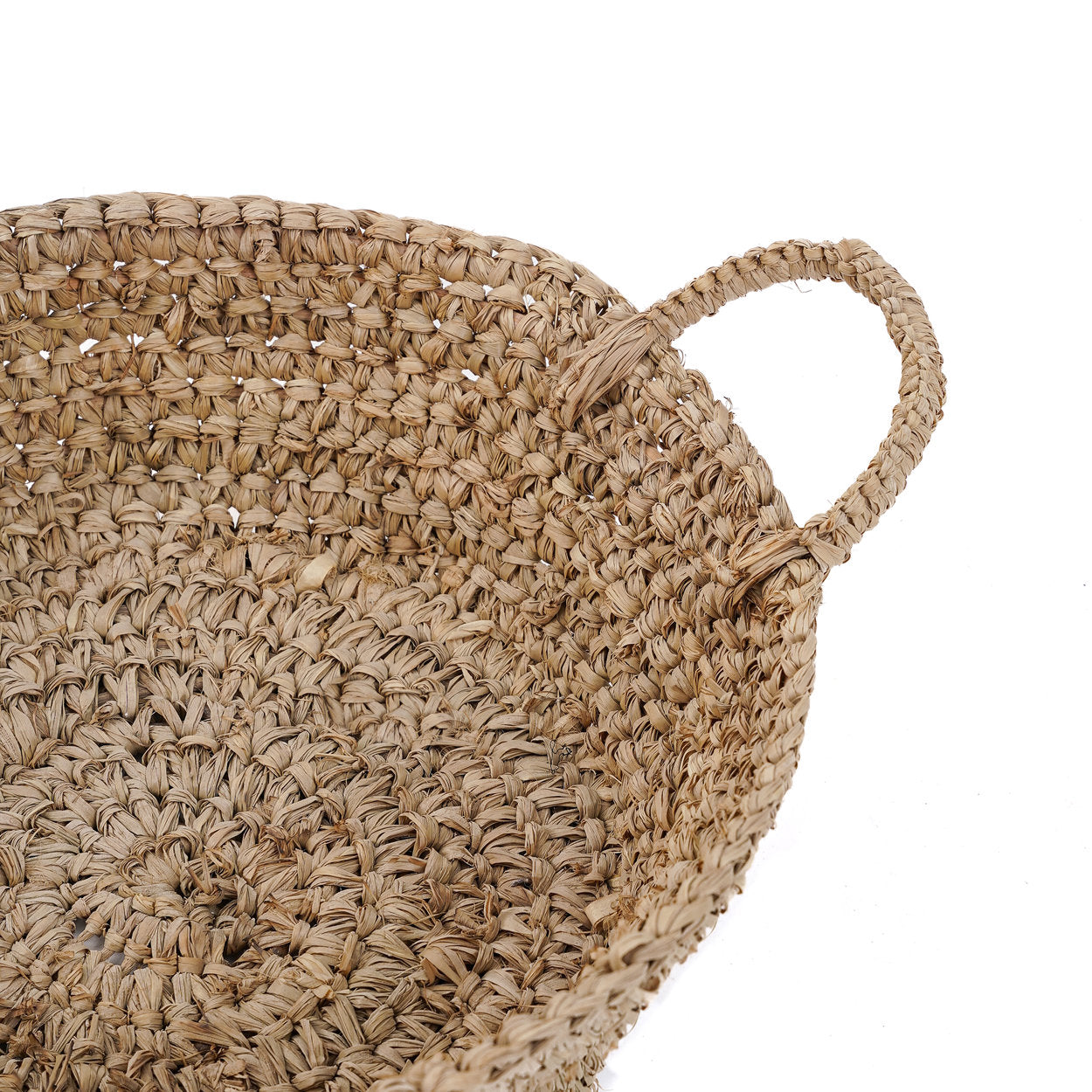 Panier rond en raphia naturel avec anses intégrées