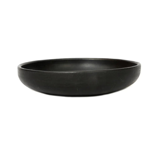 Assiette creuse en terre cuite brûlée noire ronde