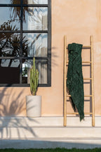 Échelle décorative en teck naturel – Structure asymétrique – H165 cm