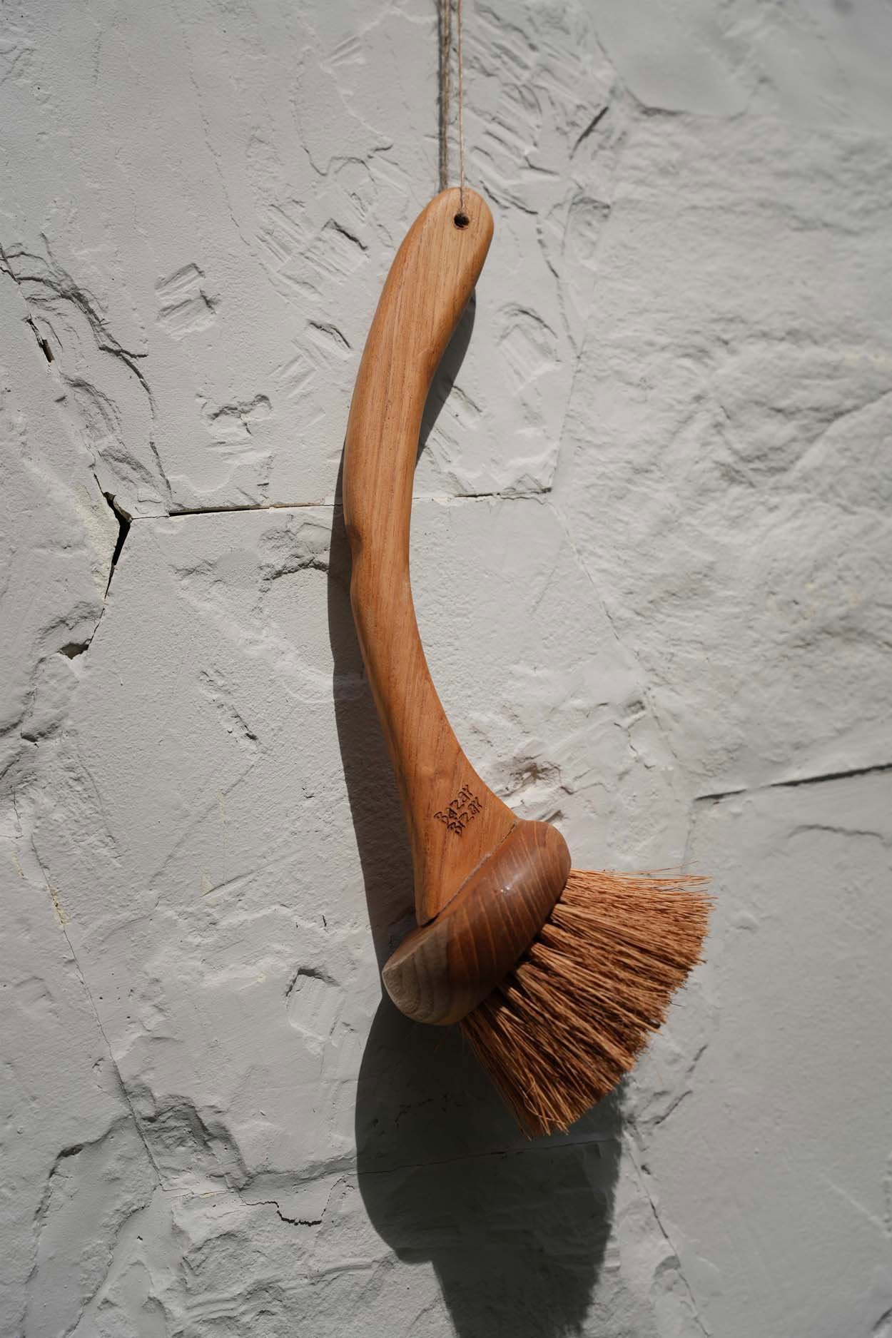 Brosse à vaisselle en bois de teck avec fibres végétales naturelles