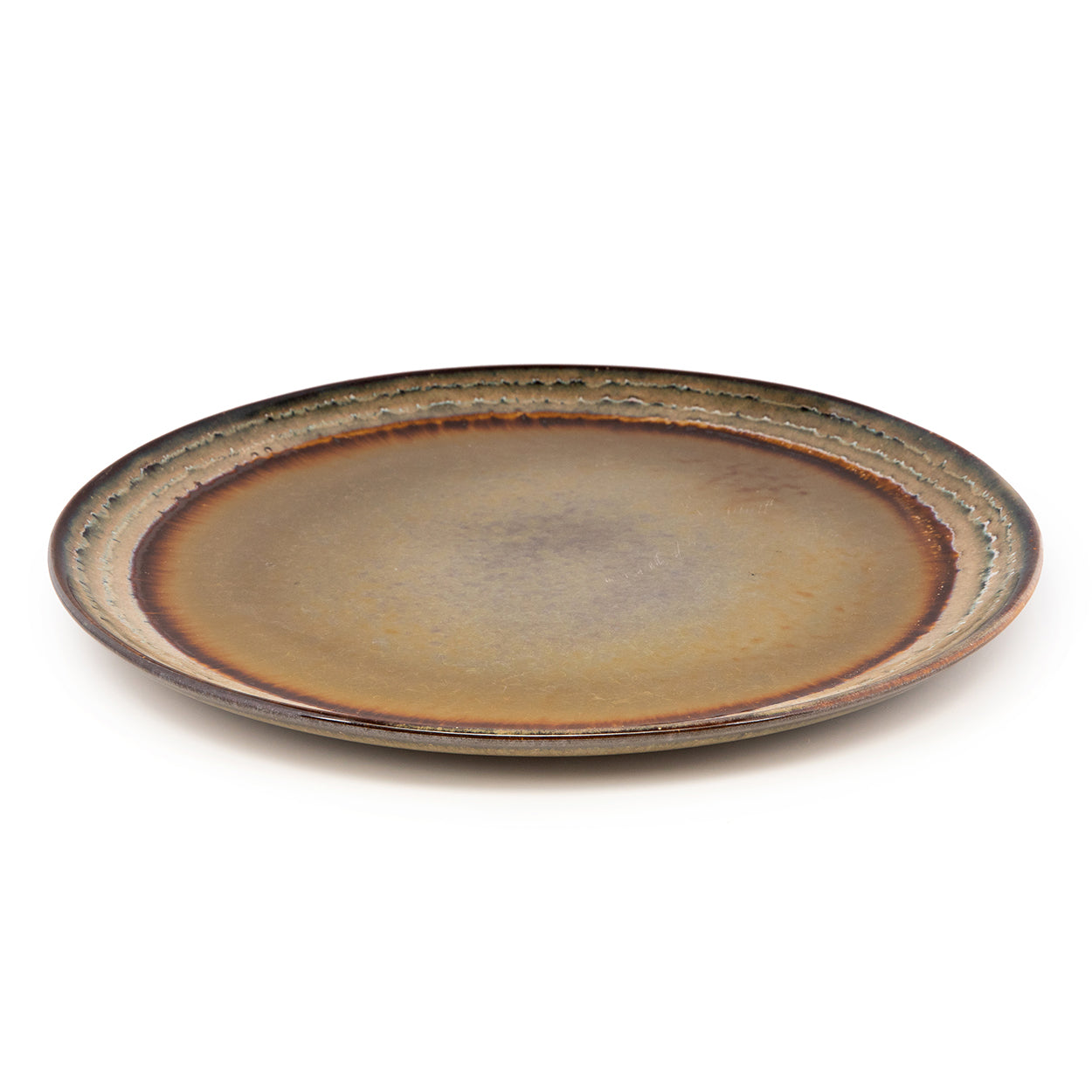 Assiette plate en grès émaillé brun dégradé au bord texturé