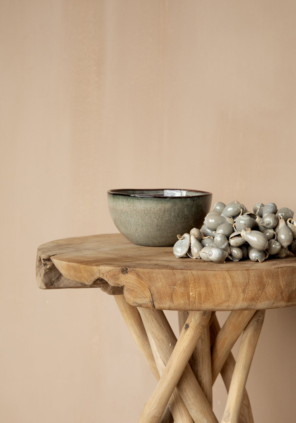 Bol en grès artisanal moucheté ambre et vert satiné intérieur brillant