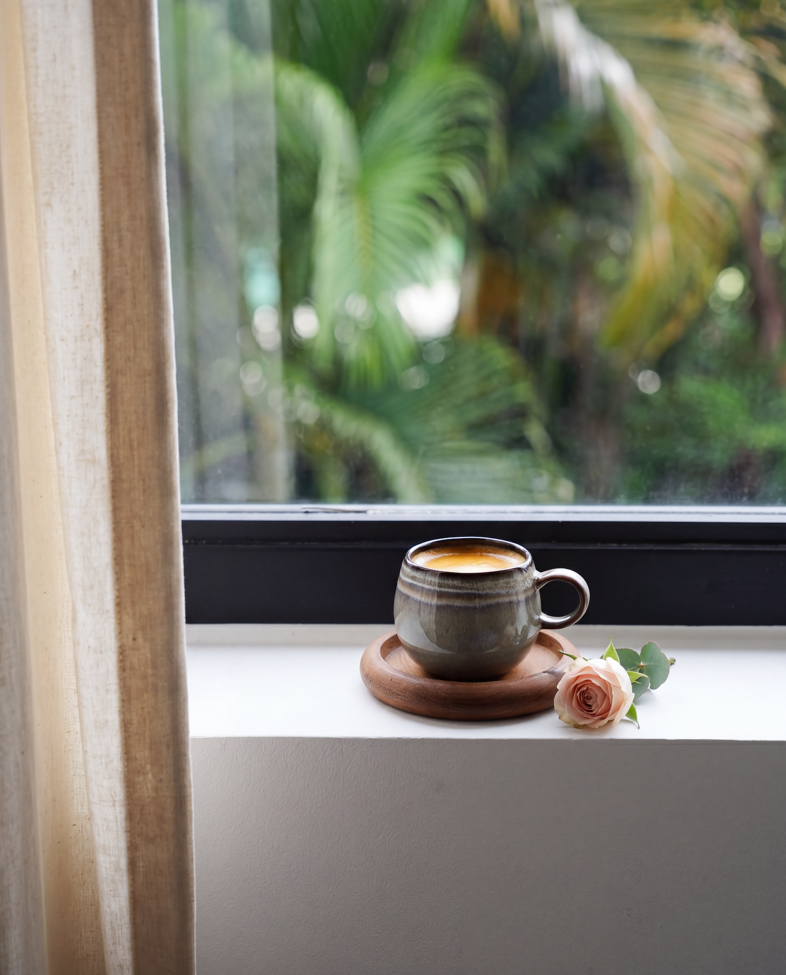 Tasse espresso en céramique artisanale vert sauge et brun Portugal