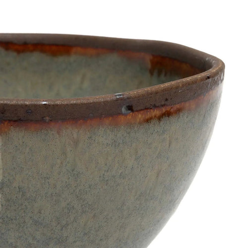 Bol en grès émaillé gris-vert bord brun forme organique artisanale