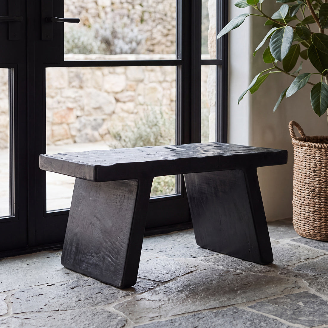Tabouret artisanal en bois de manguier noir pour salon ou chambre – 40x25 cm