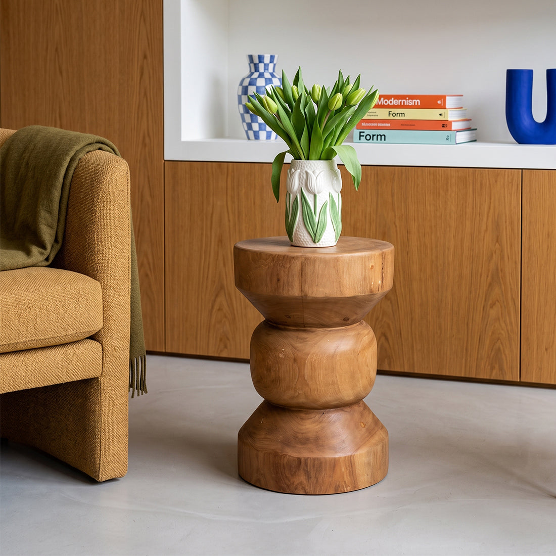 Tabouret en teck massif forme totem finition bois naturel – H45 cm