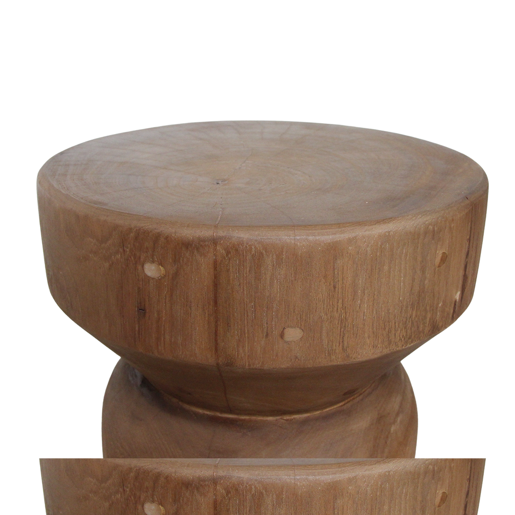 Tabouret en teck massif forme totem finition bois naturel – H45 cm