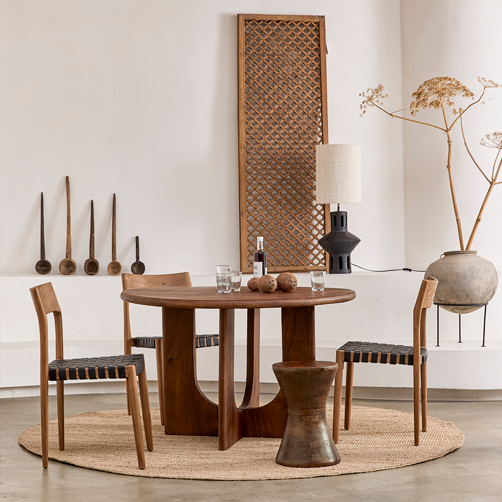Table ronde en bois massif brun pied sculptural croisé – Ø120 cm