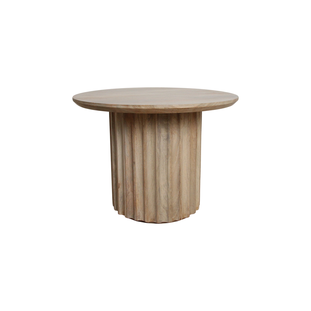 Table d’appoint ronde en bois de manguier clair sculpté – Ø55 cm