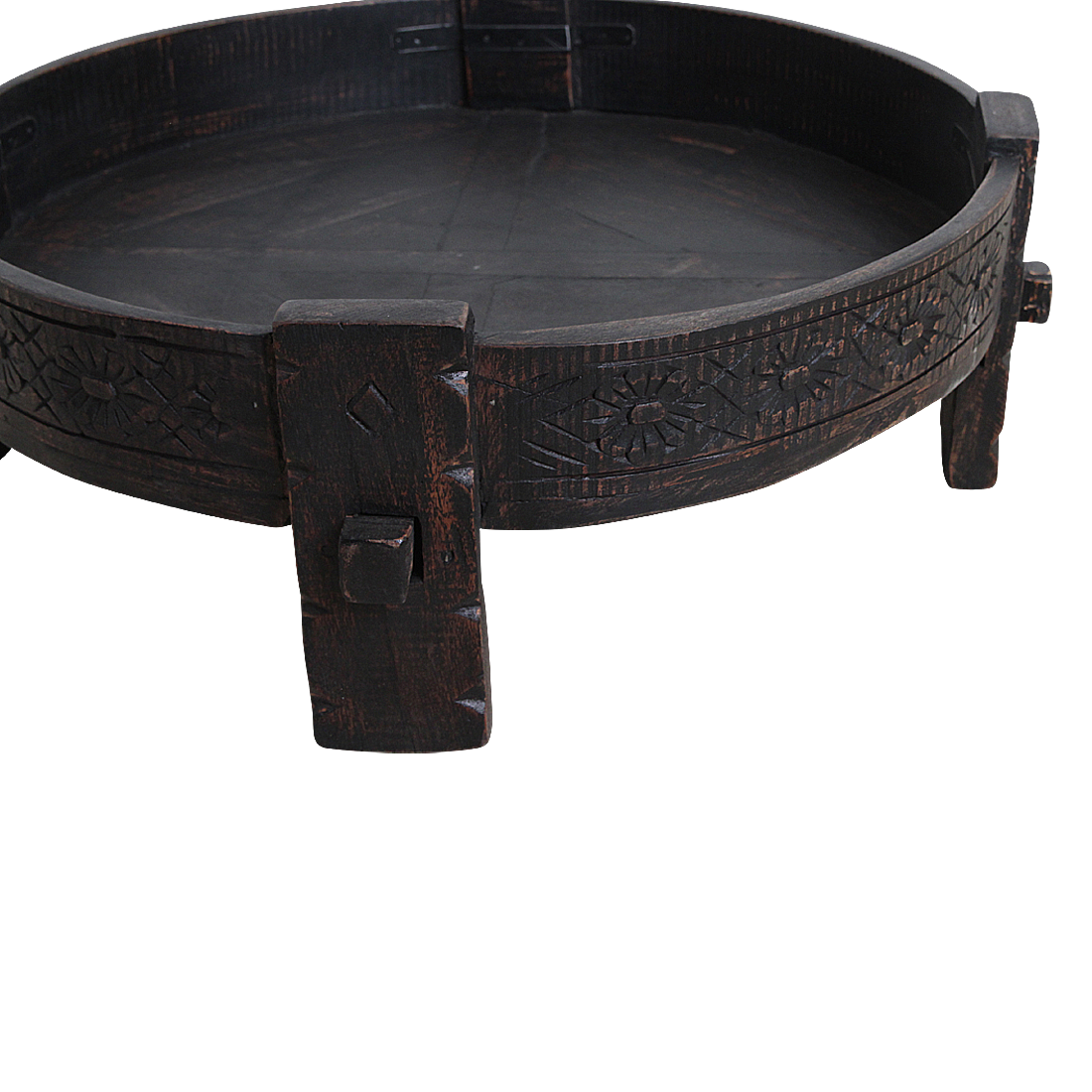 Table basse ronde en bois sculpté noir patiné – Ø73 cm