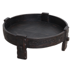 Table basse ronde en bois sculpté noir patiné – Ø73 cm