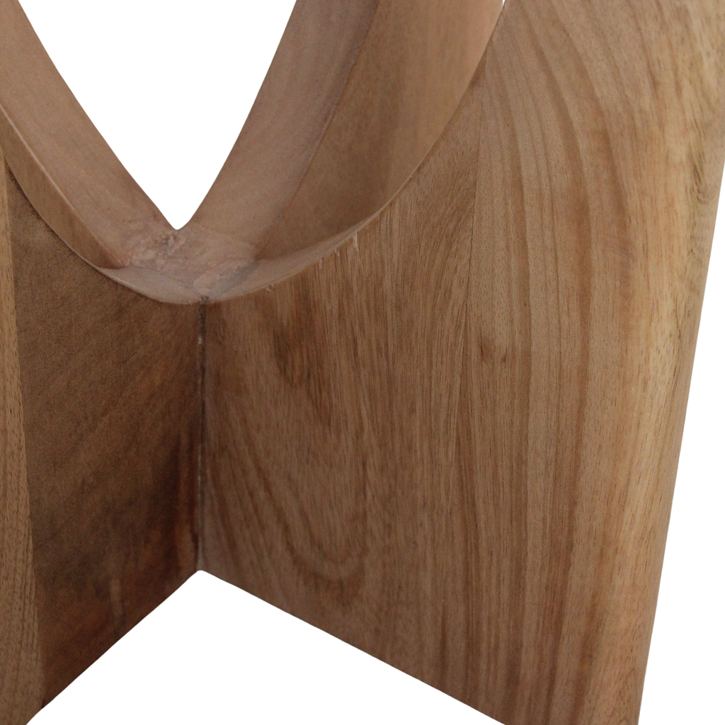 Table d’appoint ronde en marbre blanc et bois clair sculpté – H50 cm