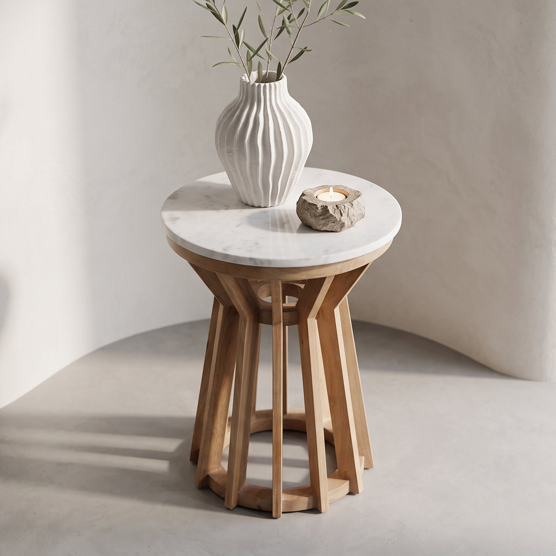 Table d’appoint ronde marbre blanc et bois clair ajouré – Ø40 cm