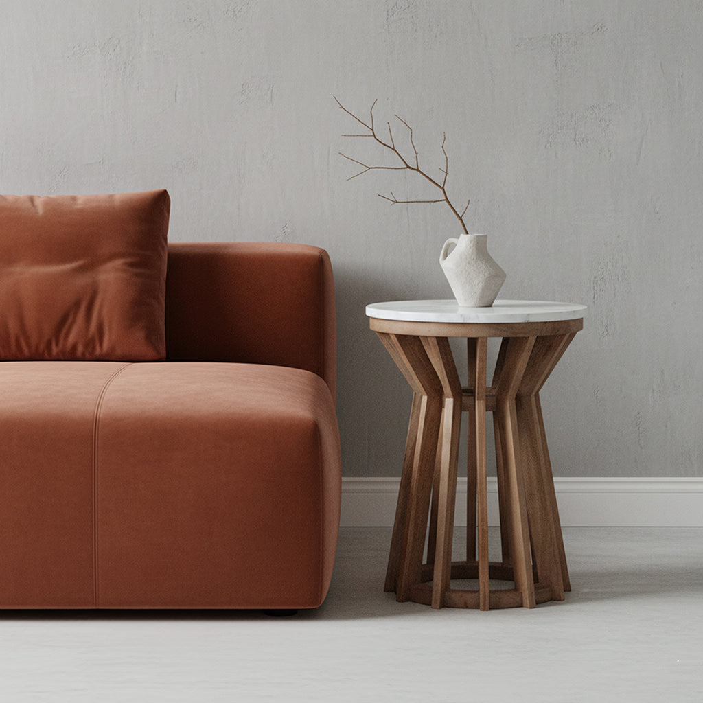 Table d’appoint ronde marbre blanc et bois clair ajouré – Ø40 cm
