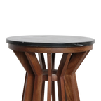 Table d’appoint ronde en marbre noir et bois de manguier sculpté – Ø40 cm