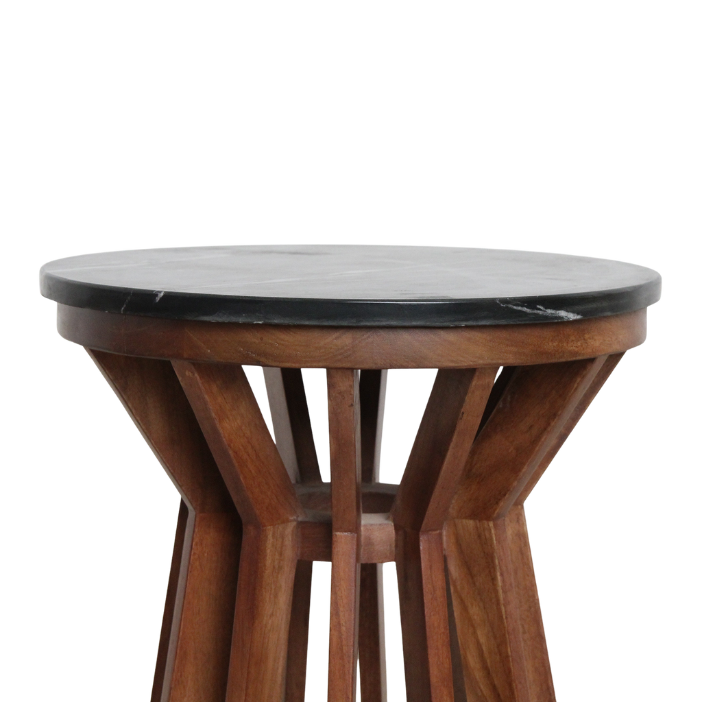 Table d’appoint ronde en marbre noir et bois de manguier sculpté – Ø40 cm