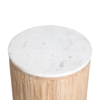 Table d’appoint ronde marbre blanc et bois clair cannelé – Ø40 cm