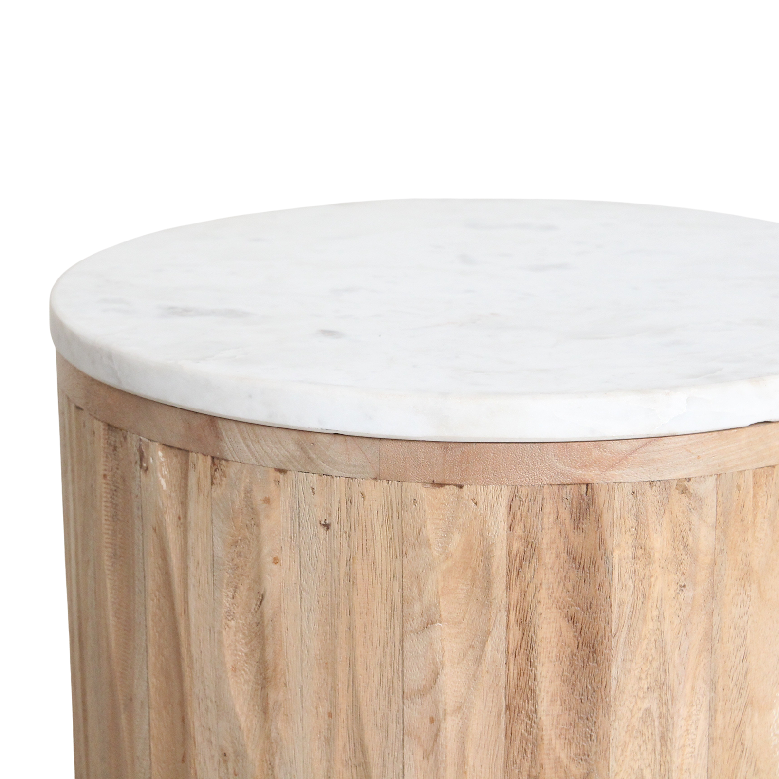Table d’appoint ronde marbre blanc et bois clair cannelé – Ø40 cm