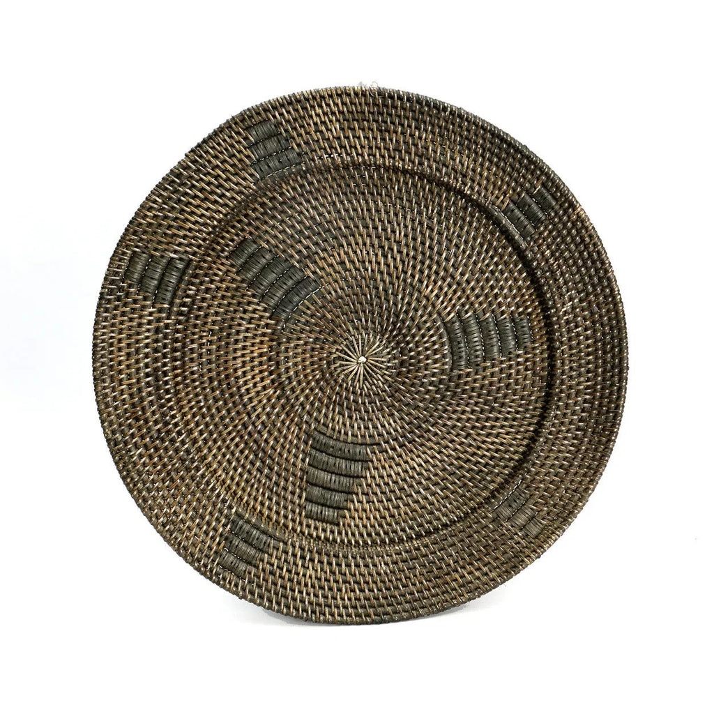 Assiette murale en rotin tressé 60 cm motif graphique avec un design circulaire et ton terreux