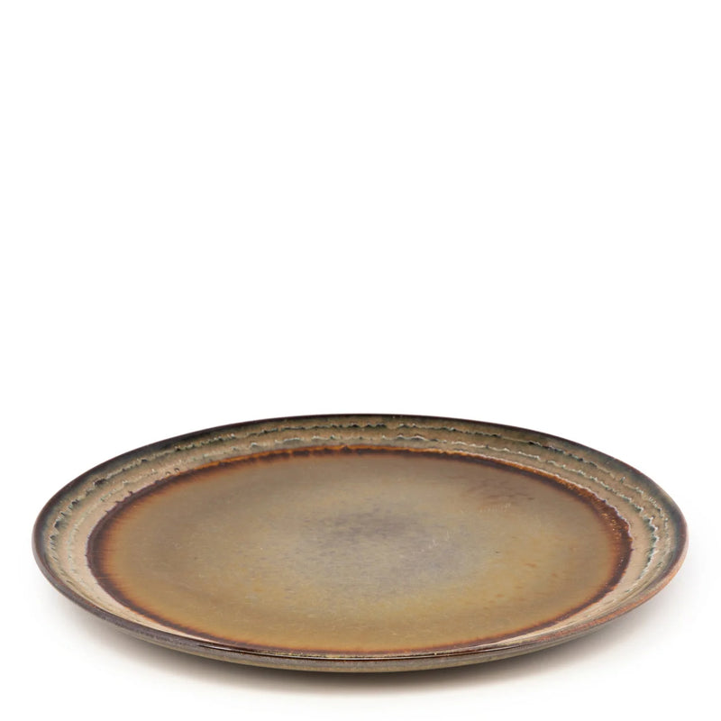 Assiette plate en grès émaillé brun dégradé au bord texturé