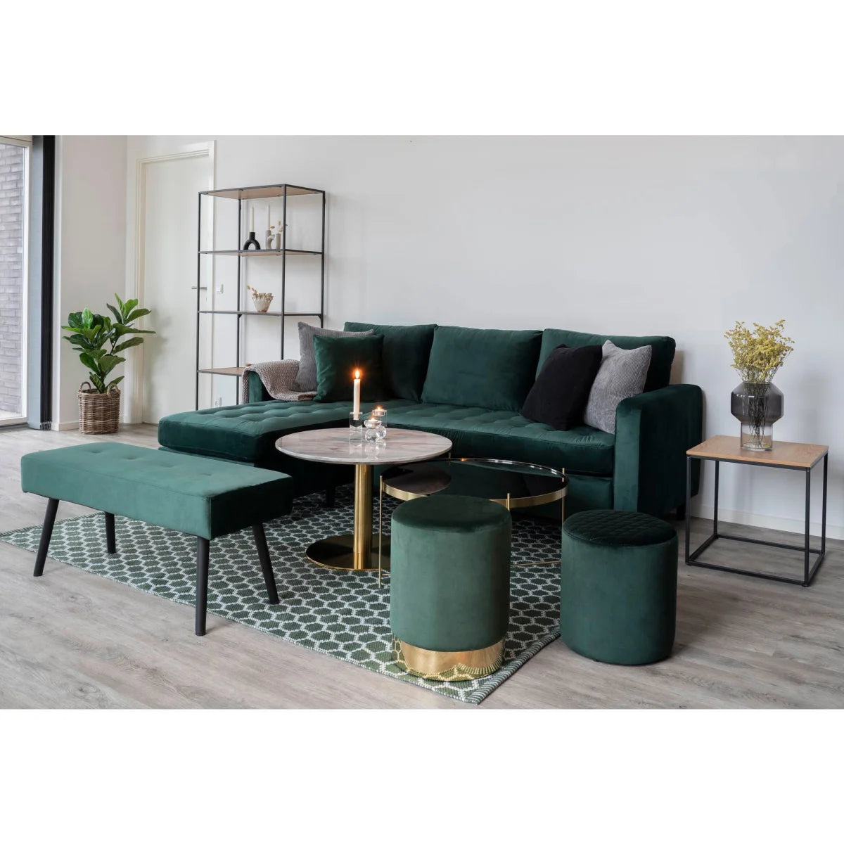 Banc rectangulaire en velours vert émeraude capitonné, pieds noirs, 100x35 cm