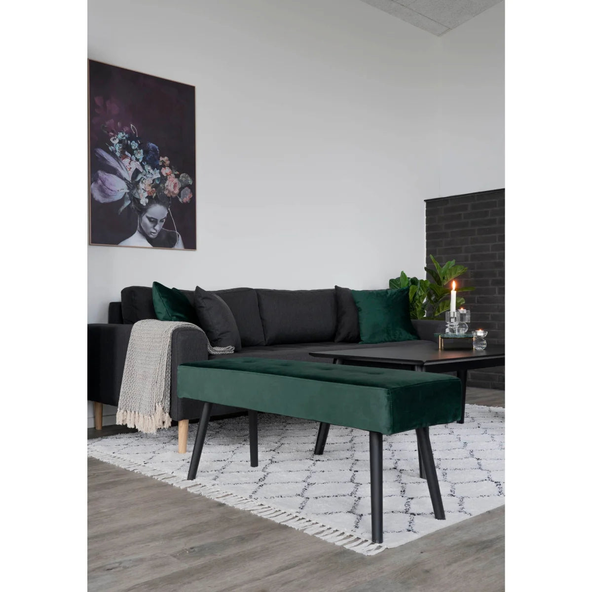 Banc rectangulaire en velours vert foncé capitonné, pieds noirs, 100x35 cm