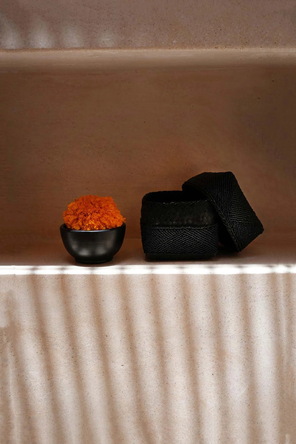 Boîte décorative perlée en bambou noir motif chevrons avec couvercle