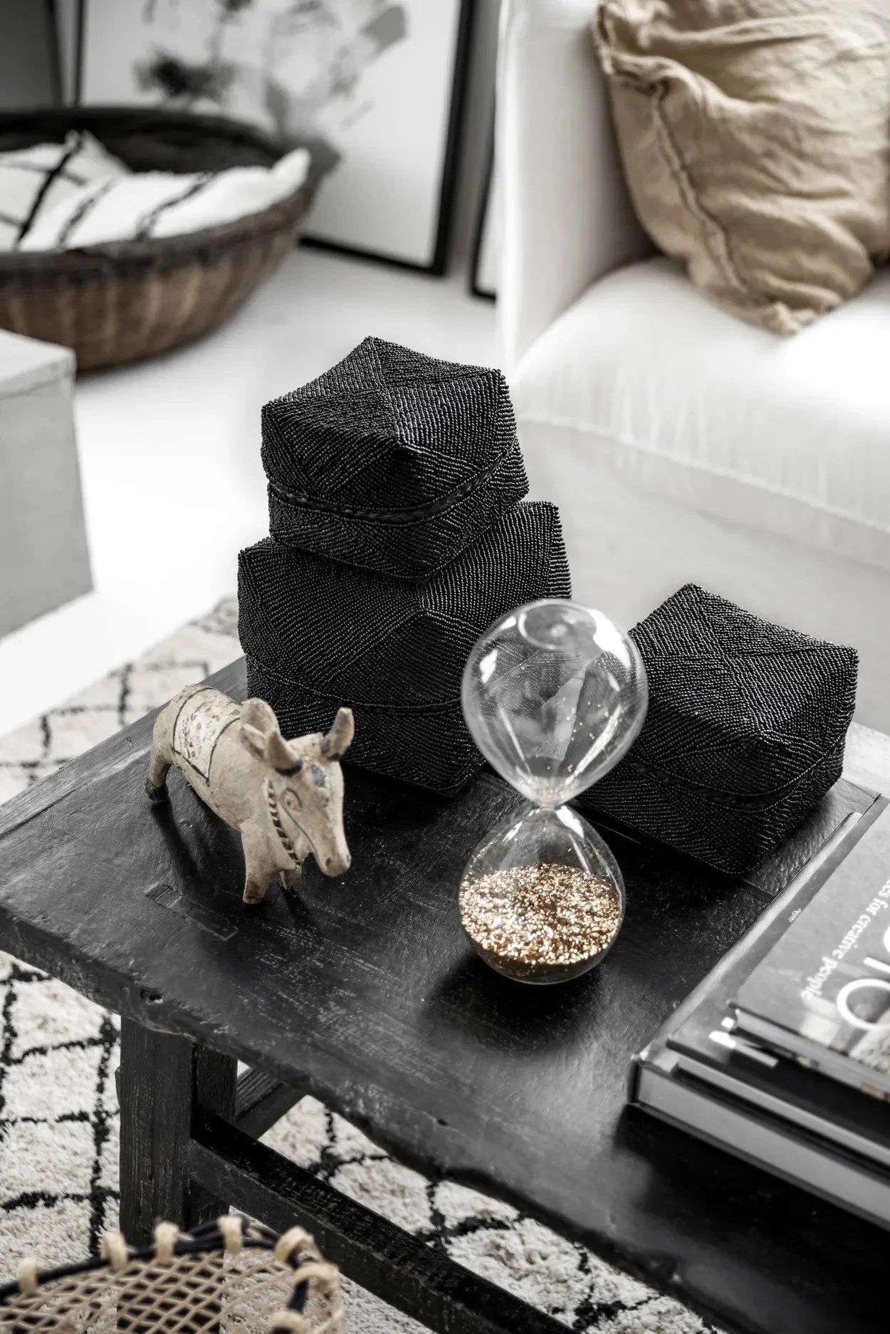 Boîte décorative perlée motif géométrique noir en bambou avec couvercle